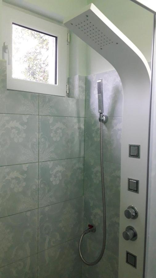 Cozy, Central 1-Bedroom Apartment In Timisoara, Romania Buitenkant foto